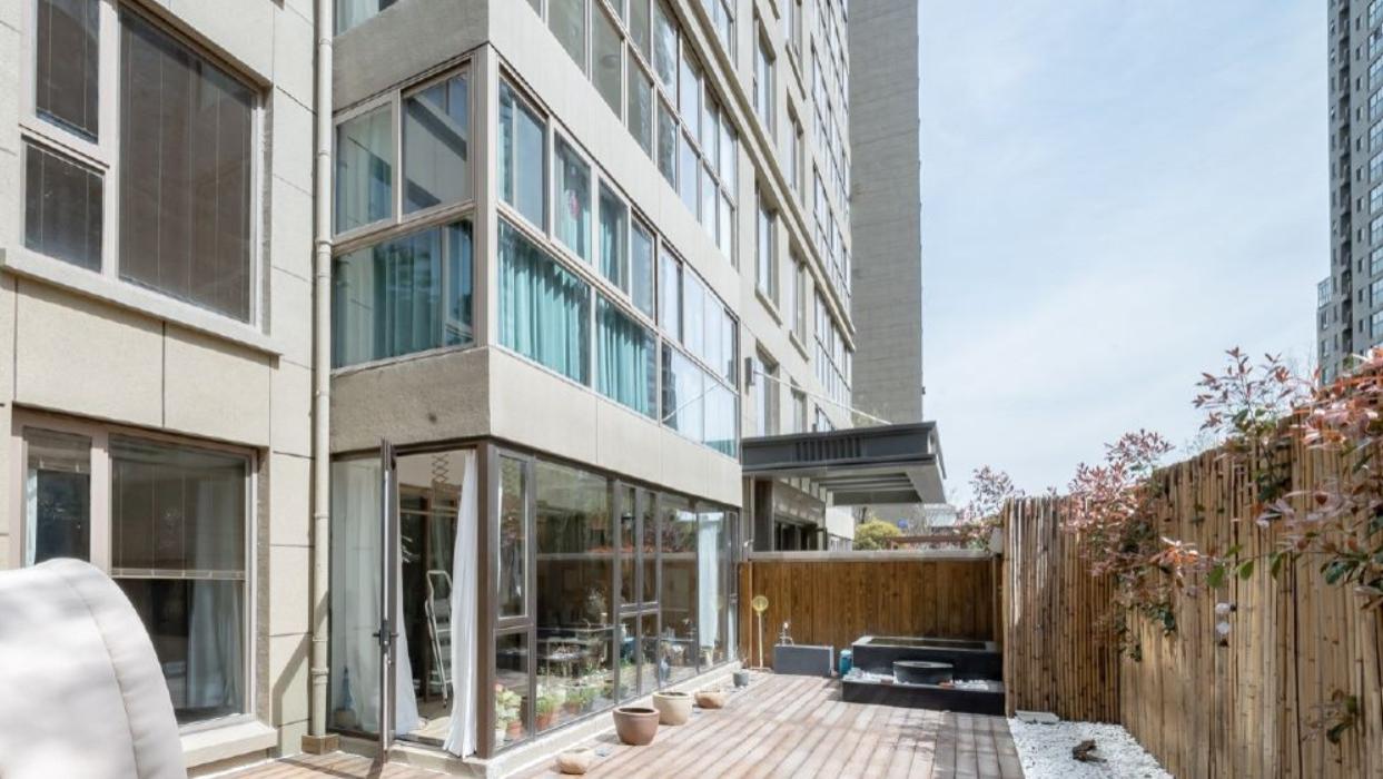 为了赠送的超大花园，不顾反对买一楼，小日子舒服得让人眼红