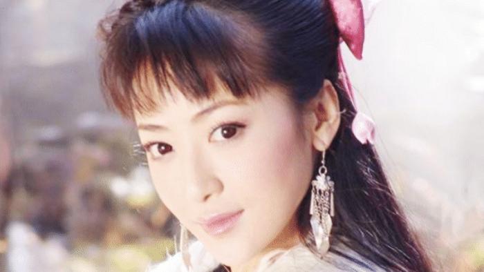 她曾在娱乐圈中红极一时，今无奈拍起了网剧，导演表示：便宜还好用！