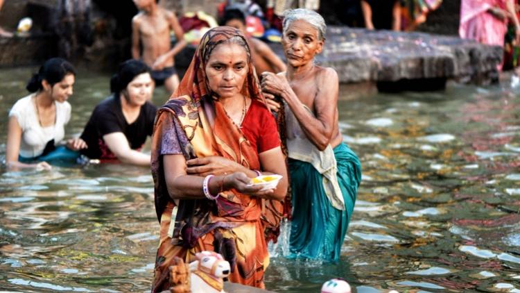 印度人对恒河的崇拜程度令人不敢想象