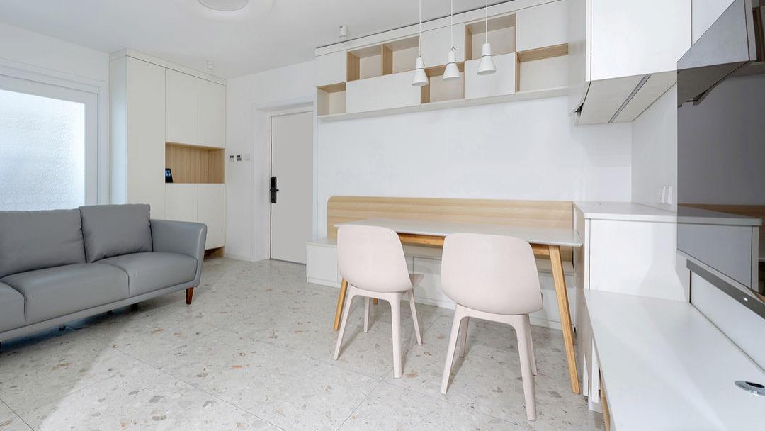 家里来人了，小两口把70㎡两房改成三居室，最终住下5口人