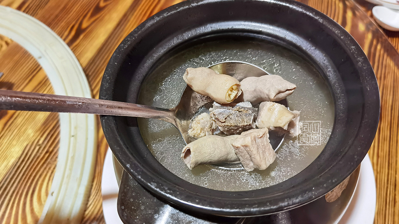 苹果|国庆节二姐请客去饭馆吃饭，7道菜共花了392元，老婆：下次不来了