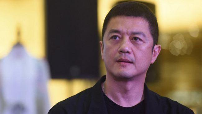 李亚鹏败诉风波后携小女友逛街，曾经的“女神收割机”能否东山再起？