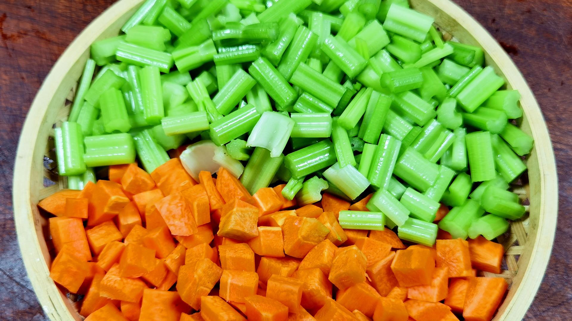 肉桂|冬季，最该吃的不是萝卜白菜，而是它，营养极高，焯水一拌真鲜美