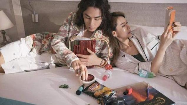 戚薇 戚薇用的身体乳火了, 一抹秒变嫩白发光体, 不愧是身体乳界的爱马仕
