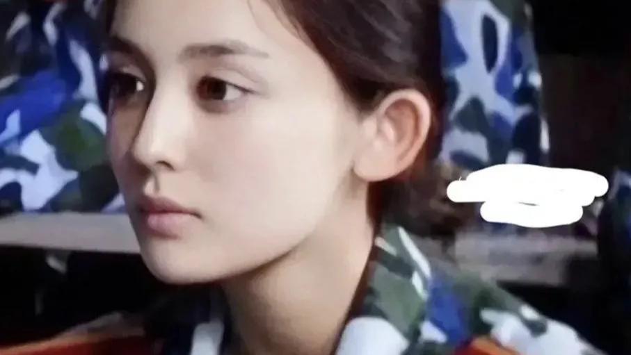 古力娜扎 娜扎初中旧照曝光，和现在的脸一比…