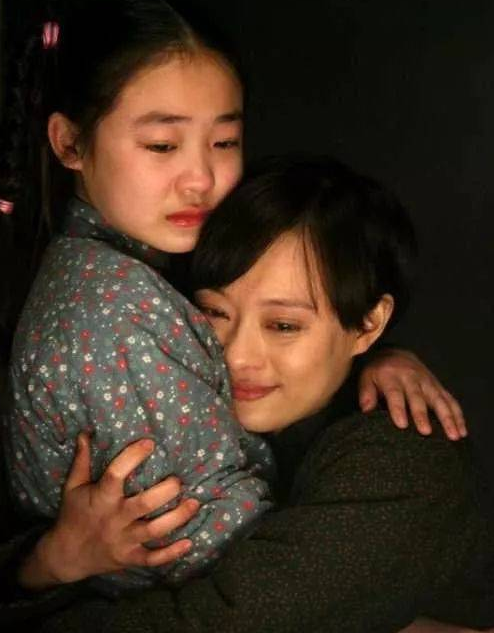 她6岁“为母还债”,演戏一哭成名,如今24岁模样大改不敢认 她6岁“为母还债”,演戏一哭成名,如今24岁模样大改不敢认