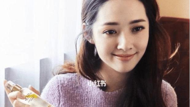 辣椒|郭碧婷随手晒出的“精华液”，李佳琪：平价skII，网友：不到1个月就白了