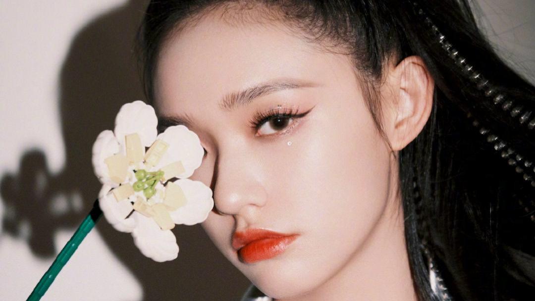 腮红 2021秋冬美妆趋势，底妆“哑中带亮”是重点，“纯欲腮红”更减龄