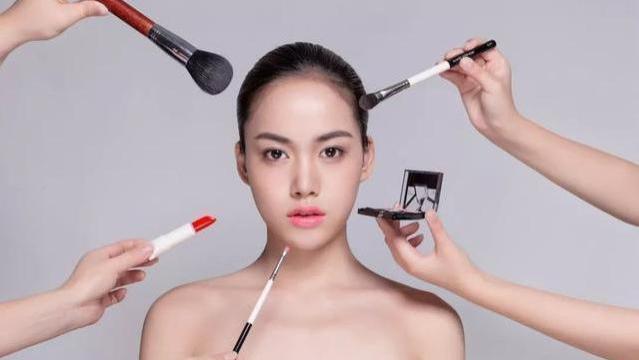 爽肤水|继“百雀羚”后，又一“爽肤水”被青睐，颜值还高，遇到就别错过