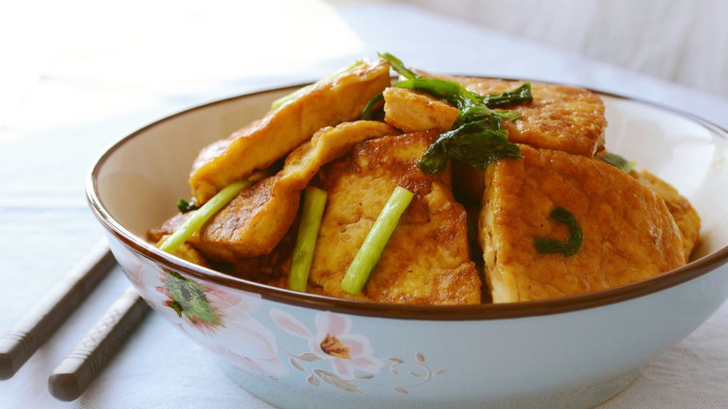 饺子|豆腐配韭菜一起烩，鲜美入味，经济实惠，下饭解馋