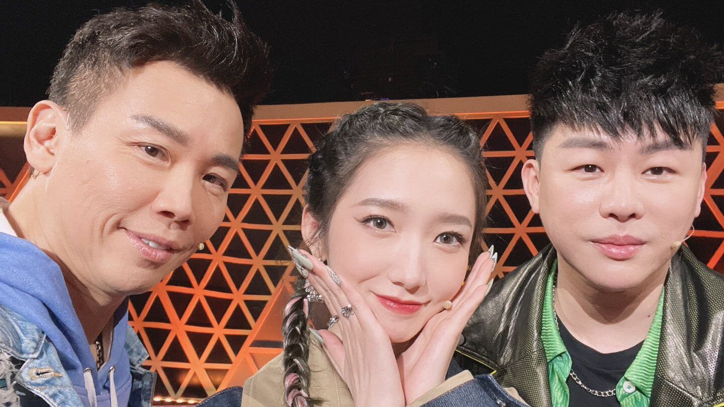 孟美岐|孟美岐深夜发文退出，《天赐的声音》遮羞布被扯下！