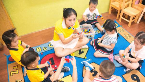 冷心为王 幼师误将“不雅”视频发到家长群，被幼儿园辞退，她该何去何从