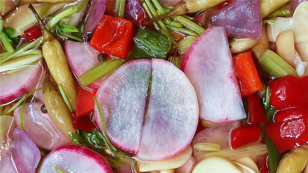 不需要泡菜坛就可以做的洗澡泡菜，脆爽酸辣，几个小时就可以吃
