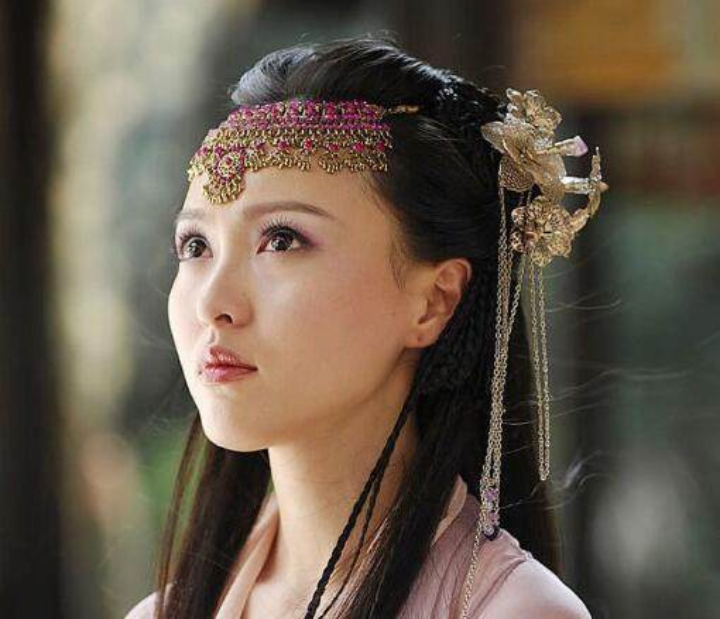 唐嫣游玩被路人偶遇,素颜生图引争议,网友:这还是我们的女神吗? 唐嫣游玩被路人偶遇,素颜生图引争议,网友:这还是我们的女神吗?