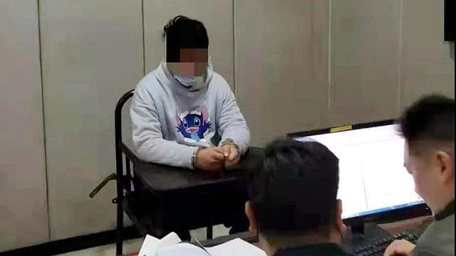 少海正在讲 合肥：一男子让14岁少女穿情趣内衣后发生关系，法院判了