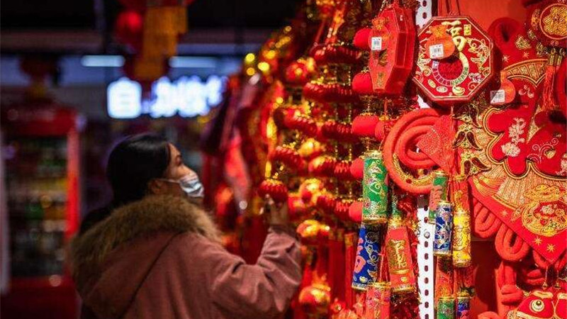 临近春节，零食行业首当其冲打响“价格战”，谁才是最后的赢家？