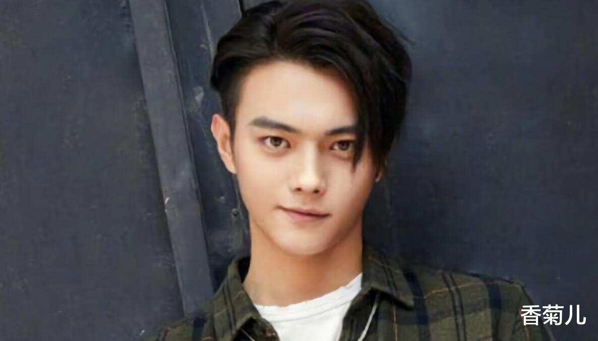 许凯又一新剧定了，与当红女星上演“先婚后爱”，女主大有来头
