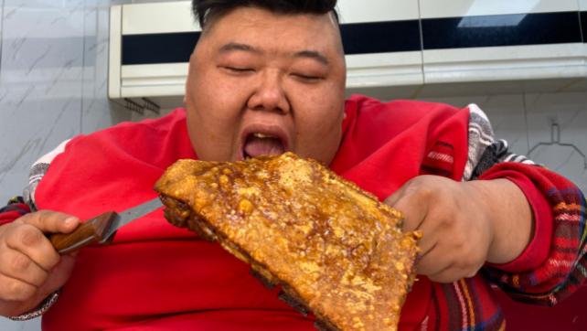 燃脂 危机解除？大胃王胖猴仔近况曝光，减肥效果明显，却仍呼吸困难