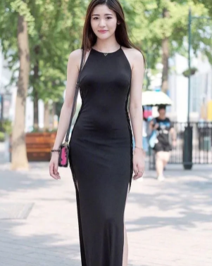 黑裙子如何穿出高级感?这些美女都做到了! 黑裙子如何穿出高级感?这些美女都做到了!