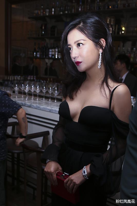 赵薇为什么会被封杀? 赵薇为什么会被封杀?