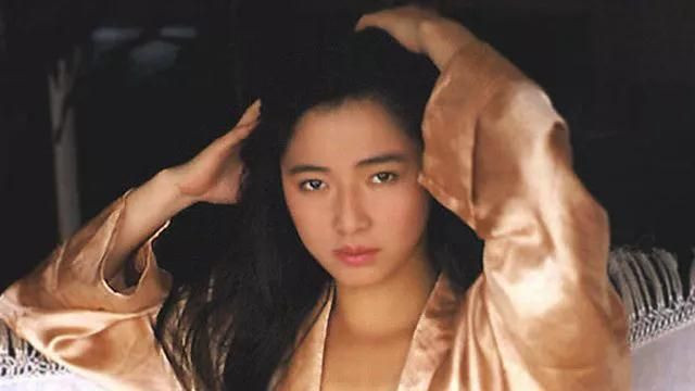 蜗牛研究僧|日本性感女星靠一部片子爆红，却与4个男人同居