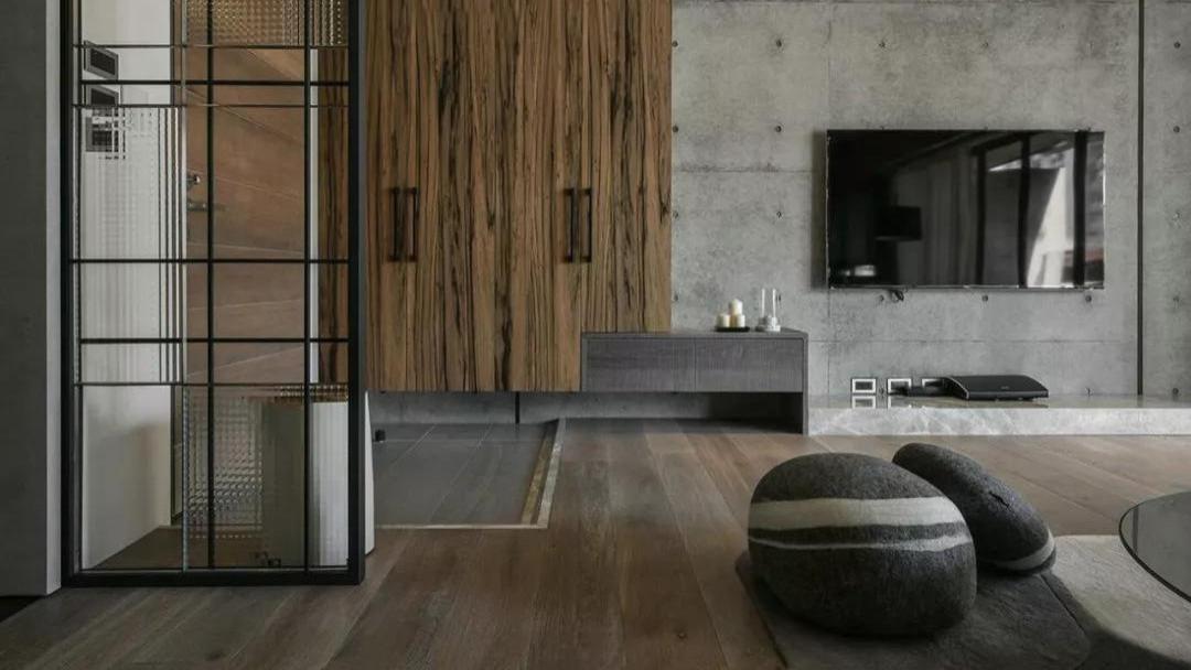 最近别再砌墙了！巧用玻璃隔断，省钱又好看，通透感碾压豪宅！