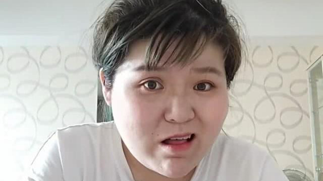 肖战|网红郭老师怒骂丁真：20多岁不会说话还装可爱，是个三脚踹不出屁的哑巴