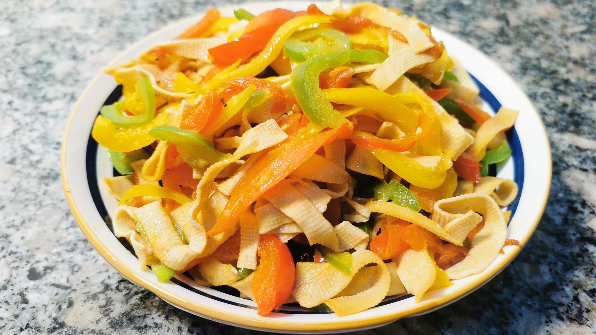 青椒|冬至后，宁可不吃肉也要吃这菜，3块钱炒一大盘，清淡又营养美味