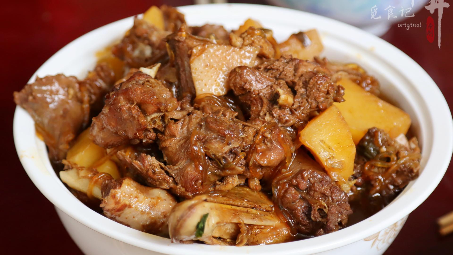 馒头|立冬寒冷，4道炖菜4道蒸菜来“驱寒”，热气腾腾，下雪天吃真痛快