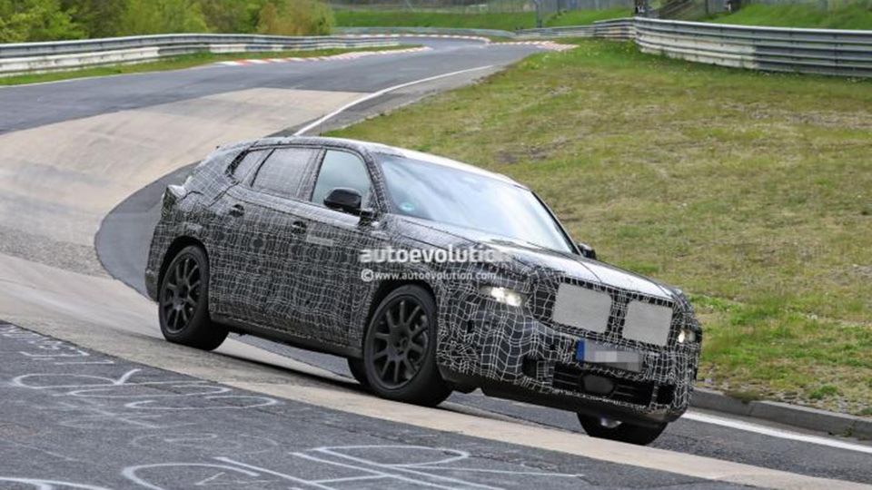 【4.4T V8插混、750马