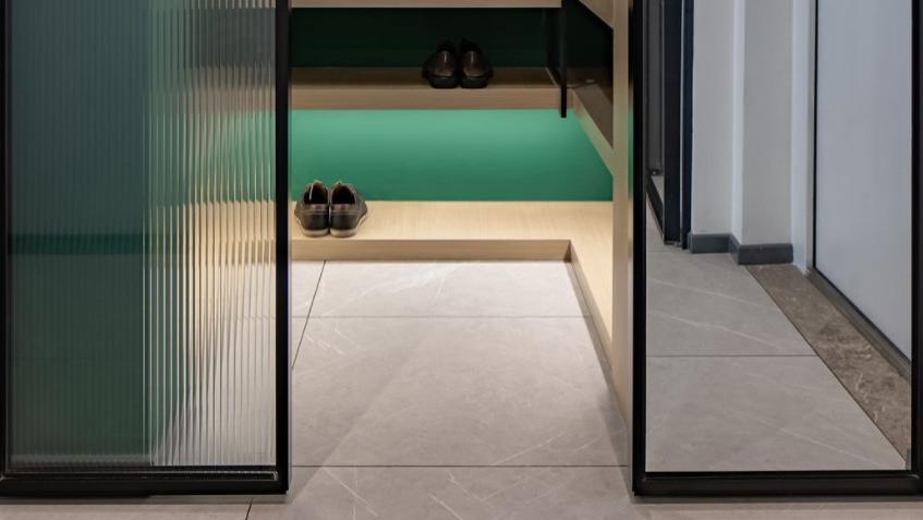 客厅也可以做书房，在家就能欣赏长江美景，享受潮流的独特美感