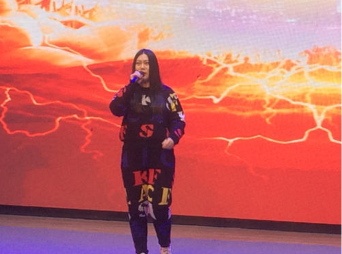 任月丽:23岁凭借一首歌曲在春晚走红,如今摇身一变成女总裁 任月丽:23岁凭借一首歌曲在春晚走红,如今摇身一变成女总裁