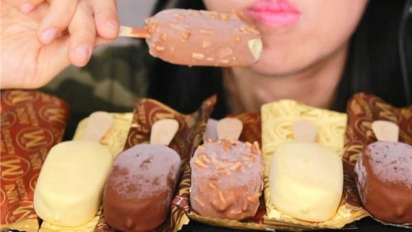 食物也开始“内卷”!网红零食的价格越来越离谱,你们能接受吗