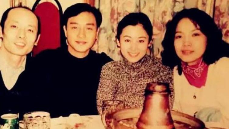 张国荣|30年前，葛优和张国荣一起吃火锅，坐C位的女孩惊艳了一个时代