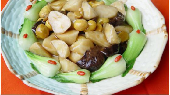 羊肉|石耳炖鸡，历史悠久，一般大餐馆的高档宴席上为常备名菜