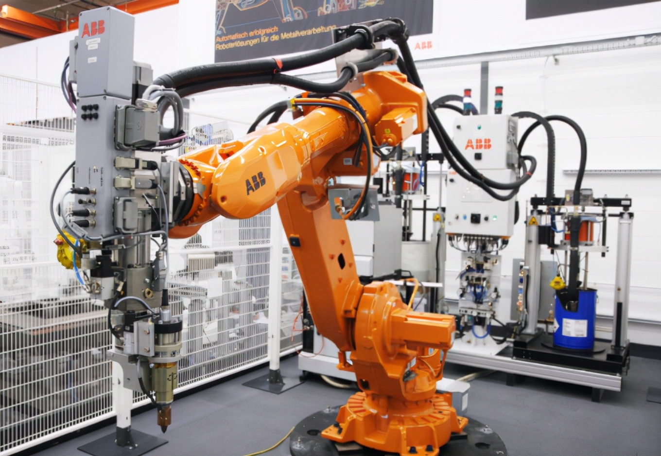 在制造业领域，由于劳动力大量外