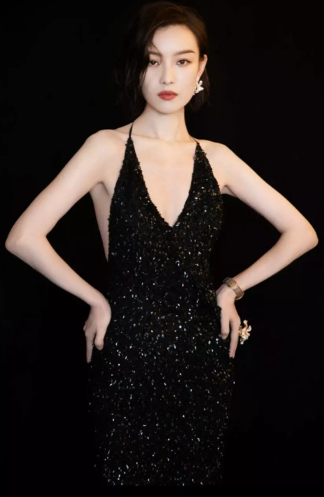 出道即巅峰，曾和杨幂并驾齐驱的