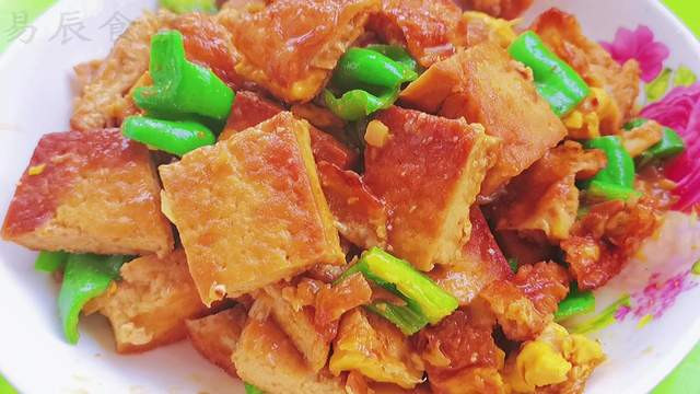 豆腐|豆腐和鸡蛋还可以这么搭配，来一勺黄豆酱，真是没想到的味道啊