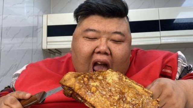 蛋糕裙 胖猴仔被点名“警告”，终于开始吃素，减肥之路任重而道远