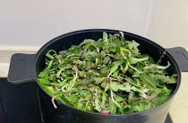 3月,宁可不吃肉也要吃这菜,维A是苹果10倍,用来包饺子太香了 3月,宁可不吃肉也要吃这菜,维A是苹果10倍,用来包饺子太香了