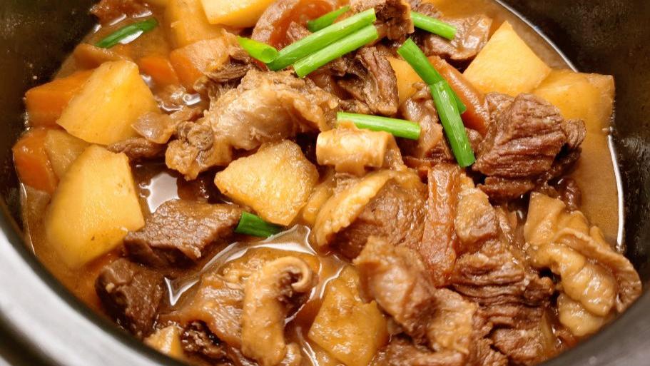 牛肉|牛肉怎样炖才熟得更快？老师傅教我3个小技巧，牛肉烂鲜香没腥味