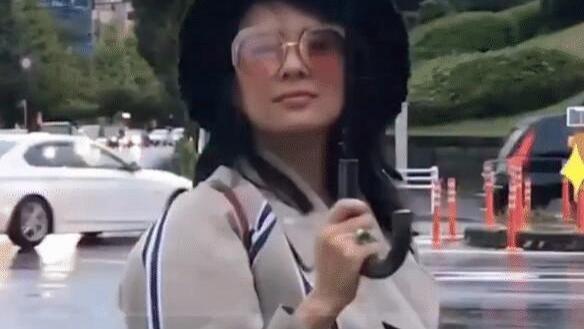 雄激素 章子怡纯素颜露面，没画眉毛气质大跌？40岁的状态很真实