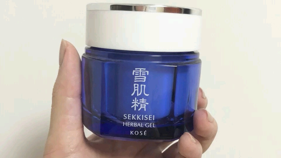 面霜 面霜测评：有效修护肌肤损伤，促进胶原再生，让肌肤更白嫩细滑
