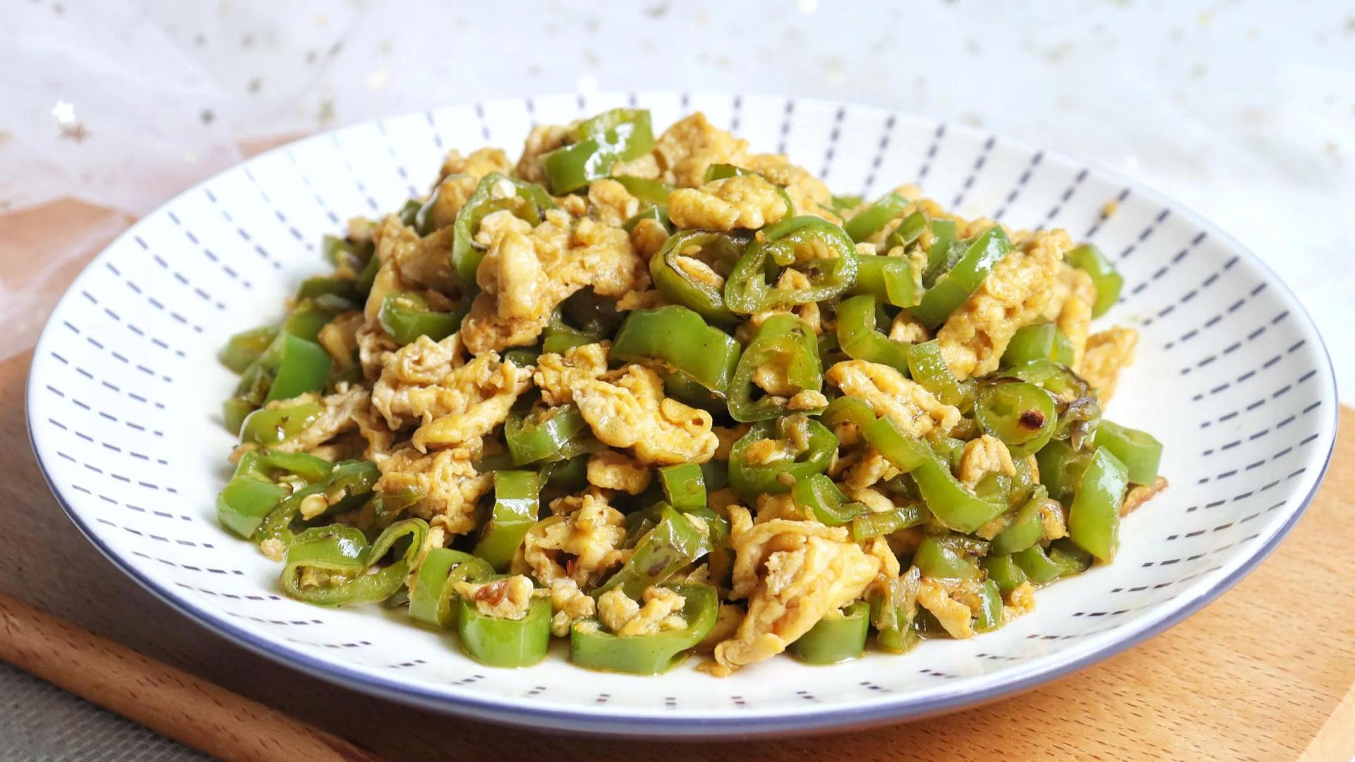 辣椒|夏天这菜不起眼，维生素C是苹果的36倍，用来当主菜，开胃又下饭