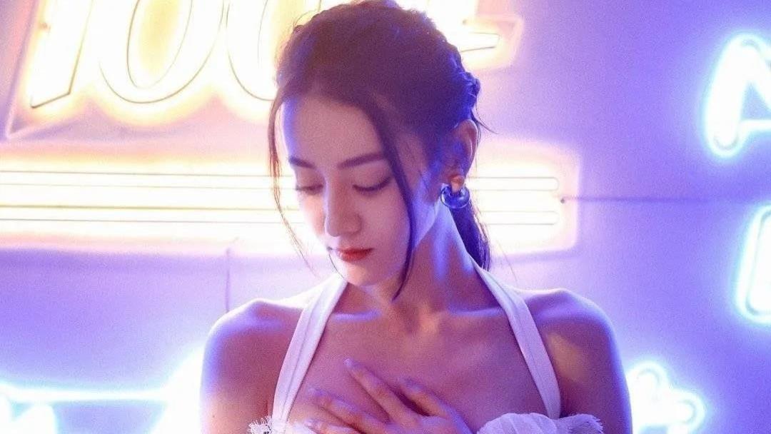 t恤|?女人别总扎“低马尾”，今年流行这3种发型，杨幂、迪丽热巴早安排了！