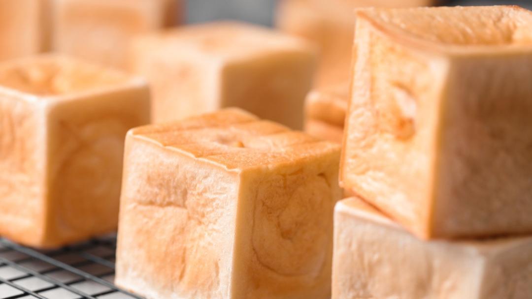 面粉|为顾客着想不浪费，把450克吐司做成50克魔方吐司，疯狂售卖30万个，这家伙可发财了