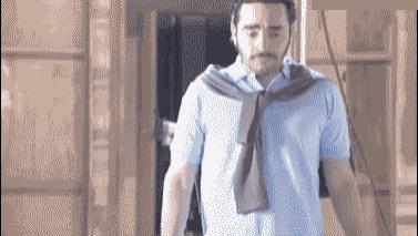 书尽心生|搞笑GIF：这娃娃太厉害了，上一秒还那么精神，下一秒说睡就睡！