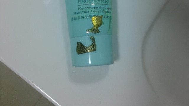 洗面奶 这些洗面奶入清洁肌肤，从而达到水油平衡，有效减少黑头粉刺滋生