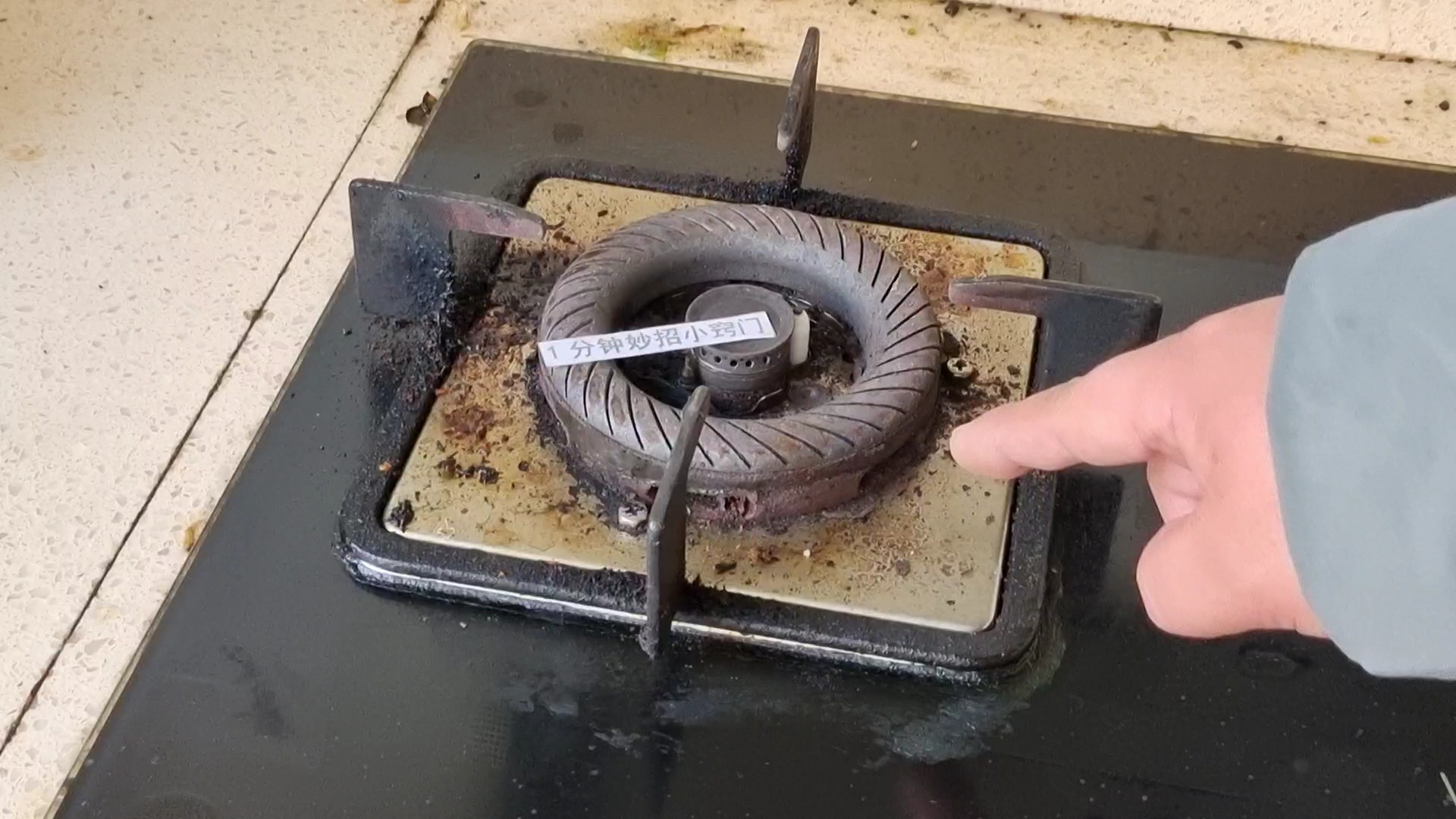 不管灶台油污多脏多厚，不需小苏打，一擦立马干净，真实用