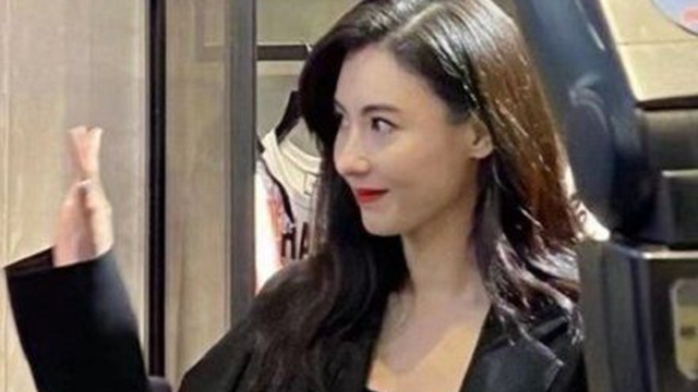 花生|张柏芝生图状态曝光，身穿西装自带“港风”气质，比精修图还要美